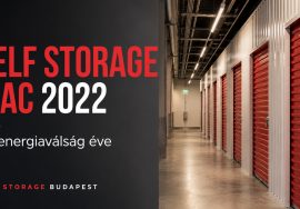Piros ajtós self storage folyosó – a magyarországi self storage piac 2022-es tanulmányának borítóképe